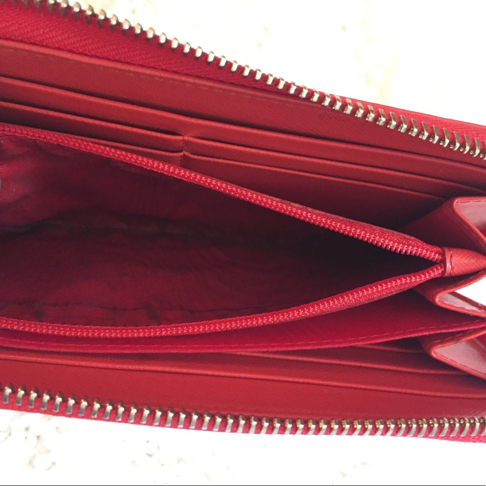 Ferragamo Zip Wallet - Picture 6 of 7